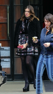 Mandy Moore feet photo thumbnail