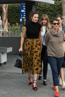 Mandy Moore feet photo thumbnail