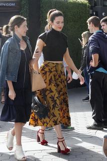 Mandy Moore feet photo thumbnail