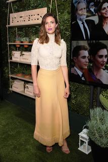 Mandy Moore feet photo thumbnail