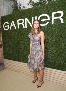 Mandy Moore feet photo thumbnail