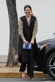 Mandy Moore feet photo thumbnail