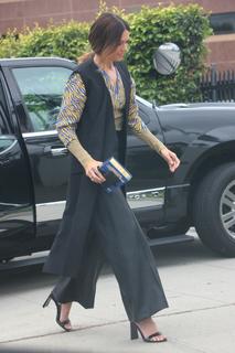 Mandy Moore feet photo thumbnail
