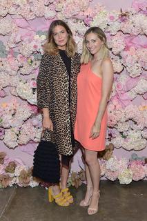Mandy Moore feet photo thumbnail