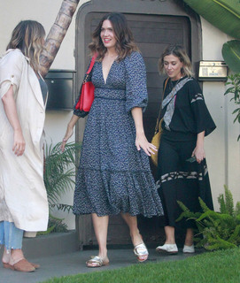 Mandy Moore feet photo thumbnail