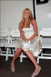 Mandy Moore feet photo thumbnail