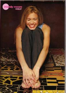 Mandy Moore feet photo thumbnail