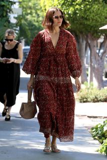 Mandy Moore feet photo thumbnail