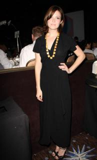 Mandy Moore feet photo thumbnail