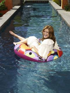 Mandy Moore feet photo thumbnail