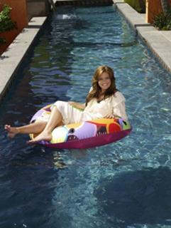 Mandy Moore feet photo thumbnail
