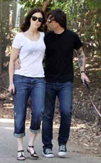 Mandy Moore feet photo thumbnail