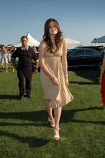 Mandy Moore feet photo thumbnail