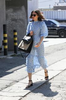 Mandy Moore feet photo thumbnail