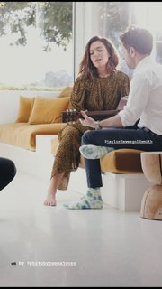 Mandy Moore feet photo thumbnail