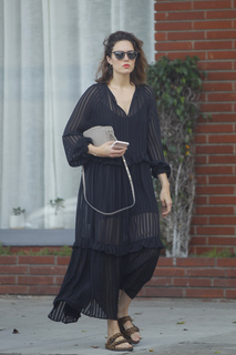 Mandy Moore feet photo thumbnail