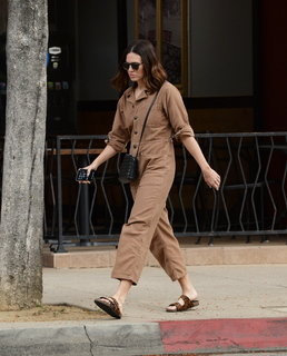 Mandy Moore feet photo thumbnail