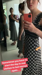 Mandy Moore feet photo thumbnail