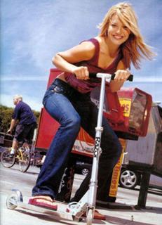 Mandy Moore feet photo thumbnail