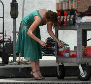 Mandy Moore feet photo thumbnail