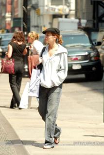 Mandy Moore feet photo thumbnail