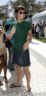 Mandy Moore feet photo thumbnail