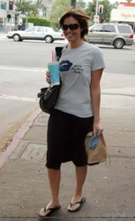 Mandy Moore feet photo thumbnail