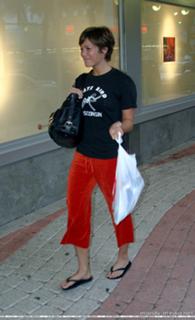 Mandy Moore feet photo thumbnail