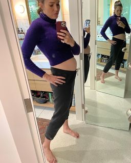 Mandy Moore feet photo thumbnail