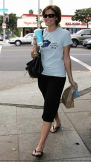 Mandy Moore feet photo thumbnail