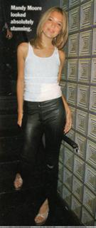 Mandy Moore feet photo thumbnail