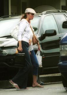 Mandy Moore feet photo thumbnail