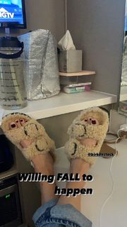 Mandy Moore feet photo thumbnail