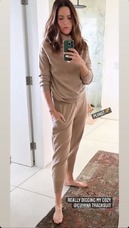 Mandy Moore feet photo thumbnail