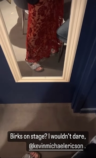 Mandy Moore feet photo thumbnail