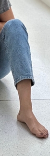 Mandy Moore feet photo thumbnail