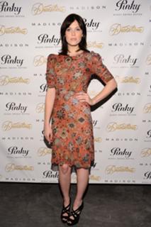 Mandy Moore feet photo thumbnail