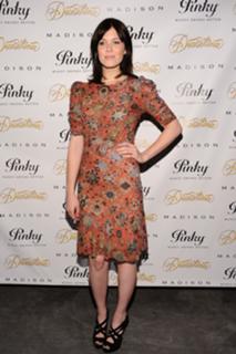 Mandy Moore feet photo thumbnail