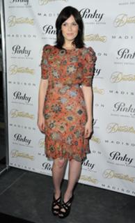 Mandy Moore feet photo thumbnail