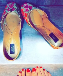 Mandy Takhar feet photo thumbnail