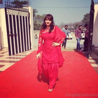 Mandy Takhar feet photo thumbnail