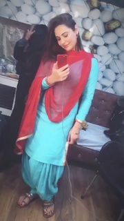 Mandy Takhar feet photo thumbnail
