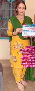 Mandy Takhar feet photo thumbnail