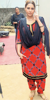 Mandy Takhar feet photo thumbnail