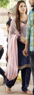 Mandy Takhar feet photo thumbnail
