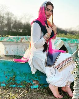 Mandy Takhar feet photo thumbnail