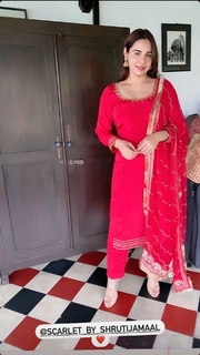 Mandy Takhar feet photo thumbnail