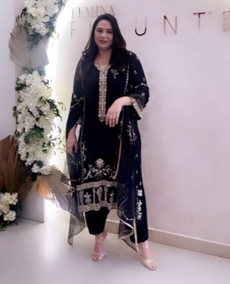 Mandy Takhar feet photo thumbnail