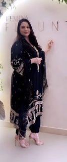 Mandy Takhar feet photo thumbnail