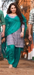 Mandy Takhar feet photo thumbnail